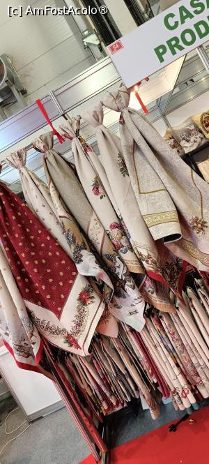 [P06] Țesături la târg. » foto by tata123 🔱
 - 
<span class="allrVoted glyphicon glyphicon-heart hidden" id="av1507432"></span>
<a class="m-l-10 hidden" id="sv1507432" onclick="voting_Foto_DelVot(,1507432,10344)" role="button">șterge vot <span class="glyphicon glyphicon-remove"></span></a>
<a id="v91507432" class=" c-red"  onclick="voting_Foto_SetVot(1507432)" role="button"><span class="glyphicon glyphicon-heart-empty"></span> <b>LIKE</b> = Votează poza</a> <img class="hidden"  id="f1507432W9" src="/imagini/loader.gif" border="0" /><span class="AjErrMes hidden" id="e1507432ErM"></span>