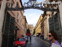 [P03] Intrarea Santa Ana în cetatea Vaticanului » foto by mariana.olaru
 - 
<span class="allrVoted glyphicon glyphicon-heart hidden" id="av265624"></span>
<a class="m-l-10 hidden" id="sv265624" onclick="voting_Foto_DelVot(,265624,10398)" role="button">șterge vot <span class="glyphicon glyphicon-remove"></span></a>
<a id="v9265624" class=" c-red"  onclick="voting_Foto_SetVot(265624)" role="button"><span class="glyphicon glyphicon-heart-empty"></span> <b>LIKE</b> = Votează poza</a> <img class="hidden"  id="f265624W9" src="/imagini/loader.gif" border="0" /><span class="AjErrMes hidden" id="e265624ErM"></span>