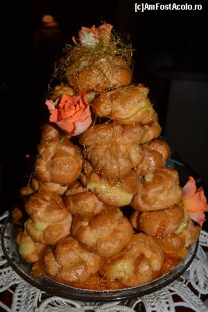 [P26] Croquembouche, facut la comanda.  » foto by Cucu Bau
 - 
<span class="allrVoted glyphicon glyphicon-heart hidden" id="av594905"></span>
<a class="m-l-10 hidden" id="sv594905" onclick="voting_Foto_DelVot(,594905,10418)" role="button">șterge vot <span class="glyphicon glyphicon-remove"></span></a>
<a id="v9594905" class=" c-red"  onclick="voting_Foto_SetVot(594905)" role="button"><span class="glyphicon glyphicon-heart-empty"></span> <b>LIKE</b> = Votează poza</a> <img class="hidden"  id="f594905W9" src="/imagini/loader.gif" border="0" /><span class="AjErrMes hidden" id="e594905ErM"></span>