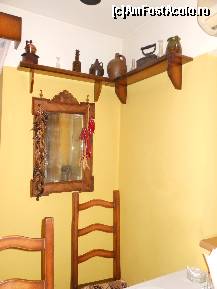 [P13] Motel L&G 3* - Medias. Decor intr-un colt de salon. » foto by iulianic
 - 
<span class="allrVoted glyphicon glyphicon-heart hidden" id="av267378"></span>
<a class="m-l-10 hidden" id="sv267378" onclick="voting_Foto_DelVot(,267378,10423)" role="button">șterge vot <span class="glyphicon glyphicon-remove"></span></a>
<a id="v9267378" class=" c-red"  onclick="voting_Foto_SetVot(267378)" role="button"><span class="glyphicon glyphicon-heart-empty"></span> <b>LIKE</b> = Votează poza</a> <img class="hidden"  id="f267378W9" src="/imagini/loader.gif" border="0" /><span class="AjErrMes hidden" id="e267378ErM"></span>