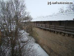 [P03] Am intrat în cetate! Se vede drumul de gardă, deschis turiştilor.  » foto by abancor
 - 
<span class="allrVoted glyphicon glyphicon-heart hidden" id="av386176"></span>
<a class="m-l-10 hidden" id="sv386176" onclick="voting_Foto_DelVot(,386176,10426)" role="button">șterge vot <span class="glyphicon glyphicon-remove"></span></a>
<a id="v9386176" class=" c-red"  onclick="voting_Foto_SetVot(386176)" role="button"><span class="glyphicon glyphicon-heart-empty"></span> <b>LIKE</b> = Votează poza</a> <img class="hidden"  id="f386176W9" src="/imagini/loader.gif" border="0" /><span class="AjErrMes hidden" id="e386176ErM"></span>