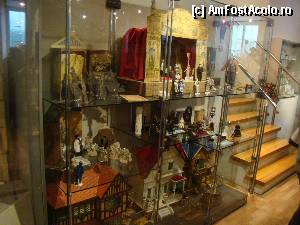 [P47] Vitrină cu păpuşi, figurine, teatru de jucărie etc.  » foto by abancor
 - 
<span class="allrVoted glyphicon glyphicon-heart hidden" id="av386220"></span>
<a class="m-l-10 hidden" id="sv386220" onclick="voting_Foto_DelVot(,386220,10426)" role="button">șterge vot <span class="glyphicon glyphicon-remove"></span></a>
<a id="v9386220" class=" c-red"  onclick="voting_Foto_SetVot(386220)" role="button"><span class="glyphicon glyphicon-heart-empty"></span> <b>LIKE</b> = Votează poza</a> <img class="hidden"  id="f386220W9" src="/imagini/loader.gif" border="0" /><span class="AjErrMes hidden" id="e386220ErM"></span>