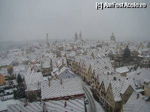 [P07] Din Roederturm către vest se întinde Rothenburgul. Vedem turnul primăriei, turlele catedralei St. Jakob, turnuri mai mici, care erau vechile intrări în oraş, pe cînd partea fortificată era mai restrînsă şi nenumărate acoperişuri.  » foto by abancor
 - 
<span class="allrVoted glyphicon glyphicon-heart hidden" id="av386180"></span>
<a class="m-l-10 hidden" id="sv386180" onclick="voting_Foto_DelVot(,386180,10426)" role="button">șterge vot <span class="glyphicon glyphicon-remove"></span></a>
<a id="v9386180" class=" c-red"  onclick="voting_Foto_SetVot(386180)" role="button"><span class="glyphicon glyphicon-heart-empty"></span> <b>LIKE</b> = Votează poza</a> <img class="hidden"  id="f386180W9" src="/imagini/loader.gif" border="0" /><span class="AjErrMes hidden" id="e386180ErM"></span>