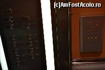 [P06] In lift, este un panou in dreapta, unde se baga cifrul (primit de la receptie) Cand apare culoarea verde si cifrul e ok, se pot folosi butoanele pentru etaje.  » foto by TraianS
 - 
<span class="allrVoted glyphicon glyphicon-heart hidden" id="av495766"></span>
<a class="m-l-10 hidden" id="sv495766" onclick="voting_Foto_DelVot(,495766,10445)" role="button">șterge vot <span class="glyphicon glyphicon-remove"></span></a>
<a id="v9495766" class=" c-red"  onclick="voting_Foto_SetVot(495766)" role="button"><span class="glyphicon glyphicon-heart-empty"></span> <b>LIKE</b> = Votează poza</a> <img class="hidden"  id="f495766W9" src="/imagini/loader.gif" border="0" /><span class="AjErrMes hidden" id="e495766ErM"></span>
