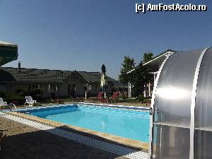 [P16] piscina, vedere din fata bungalow-ului » foto by Angelinne
 - 
<span class="allrVoted glyphicon glyphicon-heart hidden" id="av354181"></span>
<a class="m-l-10 hidden" id="sv354181" onclick="voting_Foto_DelVot(,354181,10488)" role="button">șterge vot <span class="glyphicon glyphicon-remove"></span></a>
<a id="v9354181" class=" c-red"  onclick="voting_Foto_SetVot(354181)" role="button"><span class="glyphicon glyphicon-heart-empty"></span> <b>LIKE</b> = Votează poza</a> <img class="hidden"  id="f354181W9" src="/imagini/loader.gif" border="0" /><span class="AjErrMes hidden" id="e354181ErM"></span>