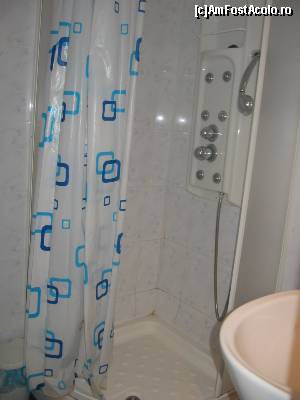 [P14] Camera de baie cu aparat jacuzzi » foto by Michi
 - 
<span class="allrVoted glyphicon glyphicon-heart hidden" id="av576831"></span>
<a class="m-l-10 hidden" id="sv576831" onclick="voting_Foto_DelVot(,576831,10526)" role="button">șterge vot <span class="glyphicon glyphicon-remove"></span></a>
<a id="v9576831" class=" c-red"  onclick="voting_Foto_SetVot(576831)" role="button"><span class="glyphicon glyphicon-heart-empty"></span> <b>LIKE</b> = Votează poza</a> <img class="hidden"  id="f576831W9" src="/imagini/loader.gif" border="0" /><span class="AjErrMes hidden" id="e576831ErM"></span>