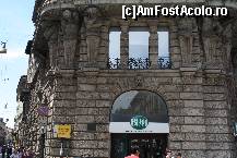 [P13] CAsa Broggi, una dintre cladirile monumentale cu trunchiuri de statui ale orasului Milano » foto by timis
 - 
<span class="allrVoted glyphicon glyphicon-heart hidden" id="av412140"></span>
<a class="m-l-10 hidden" id="sv412140" onclick="voting_Foto_DelVot(,412140,10578)" role="button">șterge vot <span class="glyphicon glyphicon-remove"></span></a>
<a id="v9412140" class=" c-red"  onclick="voting_Foto_SetVot(412140)" role="button"><span class="glyphicon glyphicon-heart-empty"></span> <b>LIKE</b> = Votează poza</a> <img class="hidden"  id="f412140W9" src="/imagini/loader.gif" border="0" /><span class="AjErrMes hidden" id="e412140ErM"></span>