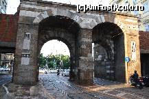 [P06] Poarta romana, care contine portretele unor nobili din perioada romana cand a fost construita -Milano » foto by timis
 - 
<span class="allrVoted glyphicon glyphicon-heart hidden" id="av412036"></span>
<a class="m-l-10 hidden" id="sv412036" onclick="voting_Foto_DelVot(,412036,10578)" role="button">șterge vot <span class="glyphicon glyphicon-remove"></span></a>
<a id="v9412036" class=" c-red"  onclick="voting_Foto_SetVot(412036)" role="button"><span class="glyphicon glyphicon-heart-empty"></span> <b>LIKE</b> = Votează poza</a> <img class="hidden"  id="f412036W9" src="/imagini/loader.gif" border="0" /><span class="AjErrMes hidden" id="e412036ErM"></span>