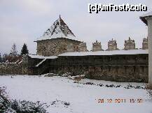 [P04] Castelul din Lăzarea (Depresiunea Giurgeului) - Din curtea interioară privim către Turnul de sud-est. » foto by Qvadratvus
 - 
<span class="allrVoted glyphicon glyphicon-heart hidden" id="av285516"></span>
<a class="m-l-10 hidden" id="sv285516" onclick="voting_Foto_DelVot(,285516,10621)" role="button">șterge vot <span class="glyphicon glyphicon-remove"></span></a>
<a id="v9285516" class=" c-red"  onclick="voting_Foto_SetVot(285516)" role="button"><span class="glyphicon glyphicon-heart-empty"></span> <b>LIKE</b> = Votează poza</a> <img class="hidden"  id="f285516W9" src="/imagini/loader.gif" border="0" /><span class="AjErrMes hidden" id="e285516ErM"></span>