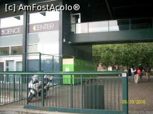 [P51] Dupa poarta aceasta se vad casetele verzi unde se pot lasa bagajele. Citisem pe AFA ca alaturi ar fi un McDonalds. Sa stiti ca eu nu am vazut niciun Mc. Poate o fi alta Consigna.  » foto by cristina47*
 - 
<span class="allrVoted glyphicon glyphicon-heart hidden" id="av803332"></span>
<a class="m-l-10 hidden" id="sv803332" onclick="voting_Foto_DelVot(,803332,10639)" role="button">șterge vot <span class="glyphicon glyphicon-remove"></span></a>
<a id="v9803332" class=" c-red"  onclick="voting_Foto_SetVot(803332)" role="button"><span class="glyphicon glyphicon-heart-empty"></span> <b>LIKE</b> = Votează poza</a> <img class="hidden"  id="f803332W9" src="/imagini/loader.gif" border="0" /><span class="AjErrMes hidden" id="e803332ErM"></span>