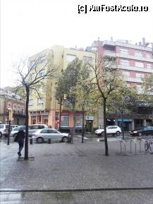 [P01] Pensio Margarit, e cladirea galbena. E langa raul Onyar, care e foarte bun ca reper. Undeva in dreapta pozei, la cativa metri, este si un supermarket. » foto by TraianS
 - 
<span class="allrVoted glyphicon glyphicon-heart hidden" id="av278438"></span>
<a class="m-l-10 hidden" id="sv278438" onclick="voting_Foto_DelVot(,278438,10651)" role="button">șterge vot <span class="glyphicon glyphicon-remove"></span></a>
<a id="v9278438" class=" c-red"  onclick="voting_Foto_SetVot(278438)" role="button"><span class="glyphicon glyphicon-heart-empty"></span> <b>LIKE</b> = Votează poza</a> <img class="hidden"  id="f278438W9" src="/imagini/loader.gif" border="0" /><span class="AjErrMes hidden" id="e278438ErM"></span>