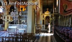 [P19] Partea dreaptă a catedralei. În spate, în dreptul turistei, este intrarea în camera unde se păstrează racla cu moaştele Sfintei Teodora » foto by Lucien
 - 
<span class="allrVoted glyphicon glyphicon-heart hidden" id="av747209"></span>
<a class="m-l-10 hidden" id="sv747209" onclick="voting_Foto_DelVot(,747209,10697)" role="button">șterge vot <span class="glyphicon glyphicon-remove"></span></a>
<a id="v9747209" class=" c-red"  onclick="voting_Foto_SetVot(747209)" role="button"><span class="glyphicon glyphicon-heart-empty"></span> <b>LIKE</b> = Votează poza</a> <img class="hidden"  id="f747209W9" src="/imagini/loader.gif" border="0" /><span class="AjErrMes hidden" id="e747209ErM"></span>