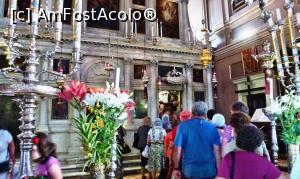 [P07] Altarul şi coada de credincioşi care aşteaptă să ajungă la racla cu moaştele Sfântului Spiridon.  » foto by Lucien
 - 
<span class="allrVoted glyphicon glyphicon-heart hidden" id="av747197"></span>
<a class="m-l-10 hidden" id="sv747197" onclick="voting_Foto_DelVot(,747197,10697)" role="button">șterge vot <span class="glyphicon glyphicon-remove"></span></a>
<a id="v9747197" class=" c-red"  onclick="voting_Foto_SetVot(747197)" role="button"><span class="glyphicon glyphicon-heart-empty"></span> <b>LIKE</b> = Votează poza</a> <img class="hidden"  id="f747197W9" src="/imagini/loader.gif" border="0" /><span class="AjErrMes hidden" id="e747197ErM"></span>