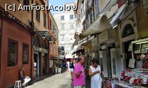 [P36] La prima oră a dimineții (adică 9 sau 10) în bazarul din Corfu town. Prăvăliile încă nu s-au deschis bine, dar turiștii deja dau năvală » foto by Lucien
 - 
<span class="allrVoted glyphicon glyphicon-heart hidden" id="av786994"></span>
<a class="m-l-10 hidden" id="sv786994" onclick="voting_Foto_DelVot(,786994,10697)" role="button">șterge vot <span class="glyphicon glyphicon-remove"></span></a>
<a id="v9786994" class=" c-red"  onclick="voting_Foto_SetVot(786994)" role="button"><span class="glyphicon glyphicon-heart-empty"></span> <b>LIKE</b> = Votează poza</a> <img class="hidden"  id="f786994W9" src="/imagini/loader.gif" border="0" /><span class="AjErrMes hidden" id="e786994ErM"></span>