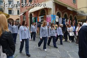 [P04] Elevele unei școli din Corfu în timpul defilării.  » foto by Ioan Raita
 - 
<span class="allrVoted glyphicon glyphicon-heart hidden" id="av738056"></span>
<a class="m-l-10 hidden" id="sv738056" onclick="voting_Foto_DelVot(,738056,10697)" role="button">șterge vot <span class="glyphicon glyphicon-remove"></span></a>
<a id="v9738056" class=" c-red"  onclick="voting_Foto_SetVot(738056)" role="button"><span class="glyphicon glyphicon-heart-empty"></span> <b>LIKE</b> = Votează poza</a> <img class="hidden"  id="f738056W9" src="/imagini/loader.gif" border="0" /><span class="AjErrMes hidden" id="e738056ErM"></span>