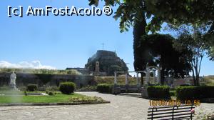 [P04] Din Spianada se vede Citadella cu acea cruce, statuia lui Schulenburg, turla bisericii Mandrakina si puțin din poarta spre cetate, de unde incepe si podul peste Kontra Fossa.  » foto by elviramvio
 - 
<span class="allrVoted glyphicon glyphicon-heart hidden" id="av804275"></span>
<a class="m-l-10 hidden" id="sv804275" onclick="voting_Foto_DelVot(,804275,10697)" role="button">șterge vot <span class="glyphicon glyphicon-remove"></span></a>
<a id="v9804275" class=" c-red"  onclick="voting_Foto_SetVot(804275)" role="button"><span class="glyphicon glyphicon-heart-empty"></span> <b>LIKE</b> = Votează poza</a> <img class="hidden"  id="f804275W9" src="/imagini/loader.gif" border="0" /><span class="AjErrMes hidden" id="e804275ErM"></span>