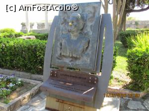 [P33] Lawrence Durell, scriitorul: ' Greece is the country that offers you the discovery of yourself. '
Putin mai departe este si bustul fratelui, naturalist.  » foto by elviramvio
 - 
<span class="allrVoted glyphicon glyphicon-heart hidden" id="av805127"></span>
<a class="m-l-10 hidden" id="sv805127" onclick="voting_Foto_DelVot(,805127,10697)" role="button">șterge vot <span class="glyphicon glyphicon-remove"></span></a>
<a id="v9805127" class=" c-red"  onclick="voting_Foto_SetVot(805127)" role="button"><span class="glyphicon glyphicon-heart-empty"></span> <b>LIKE</b> = Votează poza</a> <img class="hidden"  id="f805127W9" src="/imagini/loader.gif" border="0" /><span class="AjErrMes hidden" id="e805127ErM"></span>