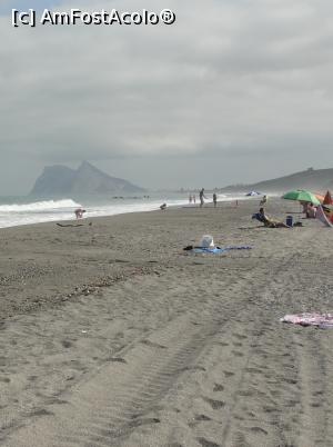 [P01] Stânca în zare văzută de pe plaja stațiunii Alcaidesa unde am fost cazați » foto by RoxanaGRS
 - 
<span class="allrVoted glyphicon glyphicon-heart hidden" id="av946707"></span>
<a class="m-l-10 hidden" id="sv946707" onclick="voting_Foto_DelVot(,946707,10713)" role="button">șterge vot <span class="glyphicon glyphicon-remove"></span></a>
<a id="v9946707" class=" c-red"  onclick="voting_Foto_SetVot(946707)" role="button"><span class="glyphicon glyphicon-heart-empty"></span> <b>LIKE</b> = Votează poza</a> <img class="hidden"  id="f946707W9" src="/imagini/loader.gif" border="0" /><span class="AjErrMes hidden" id="e946707ErM"></span>