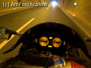 [P11] Tunel care mai taie din nevoia de a merge pe drumul ingust de coasta.  » foto by webSorin
 - 
<span class="allrVoted glyphicon glyphicon-heart hidden" id="av1041892"></span>
<a class="m-l-10 hidden" id="sv1041892" onclick="voting_Foto_DelVot(,1041892,10714)" role="button">șterge vot <span class="glyphicon glyphicon-remove"></span></a>
<a id="v91041892" class=" c-red"  onclick="voting_Foto_SetVot(1041892)" role="button"><span class="glyphicon glyphicon-heart-empty"></span> <b>LIKE</b> = Votează poza</a> <img class="hidden"  id="f1041892W9" src="/imagini/loader.gif" border="0" /><span class="AjErrMes hidden" id="e1041892ErM"></span>