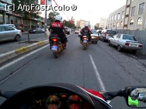 [P11] Cu escorta pana la hotel. <p> Ca o paranteza, nu prea conteaza prezenta politiei in trafic. Era sa se suie una c-o masina pe noi chiar de fata cu ei...  » foto by webSorin
 - 
<span class="allrVoted glyphicon glyphicon-heart hidden" id="av1044679"></span>
<a class="m-l-10 hidden" id="sv1044679" onclick="voting_Foto_DelVot(,1044679,10714)" role="button">șterge vot <span class="glyphicon glyphicon-remove"></span></a>
<a id="v91044679" class=" c-red"  onclick="voting_Foto_SetVot(1044679)" role="button"><span class="glyphicon glyphicon-heart-empty"></span> <b>LIKE</b> = Votează poza</a> <img class="hidden"  id="f1044679W9" src="/imagini/loader.gif" border="0" /><span class="AjErrMes hidden" id="e1044679ErM"></span>