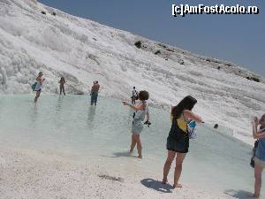 [P19] Muntele acoperit de calcar la Pamukkale si bazinele cu apa termala calda.  » foto by calatorul
 - 
<span class="allrVoted glyphicon glyphicon-heart hidden" id="av563568"></span>
<a class="m-l-10 hidden" id="sv563568" onclick="voting_Foto_DelVot(,563568,10714)" role="button">șterge vot <span class="glyphicon glyphicon-remove"></span></a>
<a id="v9563568" class=" c-red"  onclick="voting_Foto_SetVot(563568)" role="button"><span class="glyphicon glyphicon-heart-empty"></span> <b>LIKE</b> = Votează poza</a> <img class="hidden"  id="f563568W9" src="/imagini/loader.gif" border="0" /><span class="AjErrMes hidden" id="e563568ErM"></span>