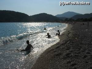 [P02] Marea si plaja in golful OluDeniz, laguna albastra de langa Fethiye, in sud/vestul Anatoliei.  » foto by calatorul
 - 
<span class="allrVoted glyphicon glyphicon-heart hidden" id="av562534"></span>
<a class="m-l-10 hidden" id="sv562534" onclick="voting_Foto_DelVot(,562534,10714)" role="button">șterge vot <span class="glyphicon glyphicon-remove"></span></a>
<a id="v9562534" class=" c-red"  onclick="voting_Foto_SetVot(562534)" role="button"><span class="glyphicon glyphicon-heart-empty"></span> <b>LIKE</b> = Votează poza</a> <img class="hidden"  id="f562534W9" src="/imagini/loader.gif" border="0" /><span class="AjErrMes hidden" id="e562534ErM"></span>