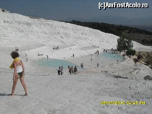 [P23] Un intreg versant de calcar alb formeaza un peisaj ireal la Pamukkale.  » foto by calatorul
 - 
<span class="allrVoted glyphicon glyphicon-heart hidden" id="av563572"></span>
<a class="m-l-10 hidden" id="sv563572" onclick="voting_Foto_DelVot(,563572,10714)" role="button">șterge vot <span class="glyphicon glyphicon-remove"></span></a>
<a id="v9563572" class=" c-red"  onclick="voting_Foto_SetVot(563572)" role="button"><span class="glyphicon glyphicon-heart-empty"></span> <b>LIKE</b> = Votează poza</a> <img class="hidden"  id="f563572W9" src="/imagini/loader.gif" border="0" /><span class="AjErrMes hidden" id="e563572ErM"></span>
