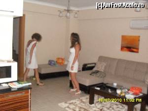[P19] LIvingul apartamentului de la Diana residence din Fethiye.  » foto by calatorul
 - 
<span class="allrVoted glyphicon glyphicon-heart hidden" id="av564718"></span>
<a class="m-l-10 hidden" id="sv564718" onclick="voting_Foto_DelVot(,564718,10714)" role="button">șterge vot <span class="glyphicon glyphicon-remove"></span></a>
<a id="v9564718" class=" c-red"  onclick="voting_Foto_SetVot(564718)" role="button"><span class="glyphicon glyphicon-heart-empty"></span> <b>LIKE</b> = Votează poza</a> <img class="hidden"  id="f564718W9" src="/imagini/loader.gif" border="0" /><span class="AjErrMes hidden" id="e564718ErM"></span>