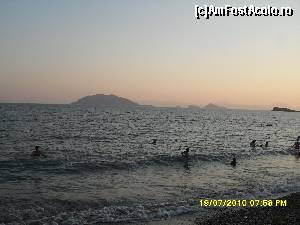 [P04] PLaja din Fethiye si o ultima baie la apus.  » foto by calatorul
 - 
<span class="allrVoted glyphicon glyphicon-heart hidden" id="av563557"></span>
<a class="m-l-10 hidden" id="sv563557" onclick="voting_Foto_DelVot(,563557,10714)" role="button">șterge vot <span class="glyphicon glyphicon-remove"></span></a>
<a id="v9563557" class=" c-red"  onclick="voting_Foto_SetVot(563557)" role="button"><span class="glyphicon glyphicon-heart-empty"></span> <b>LIKE</b> = Votează poza</a> <img class="hidden"  id="f563557W9" src="/imagini/loader.gif" border="0" /><span class="AjErrMes hidden" id="e563557ErM"></span>