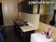 [P10] Mobilierul bucatariei, fara absolut nici un obiect de uz-ibricul care s evede langa chiuveta a fost cumparat de amicii mei ca sa poata sa-si fiarba una alta.... » foto by DB-01-VIN
 - 
<span class="allrVoted glyphicon glyphicon-heart hidden" id="av290083"></span>
<a class="m-l-10 hidden" id="sv290083" onclick="voting_Foto_DelVot(,290083,10800)" role="button">șterge vot <span class="glyphicon glyphicon-remove"></span></a>
<a id="v9290083" class=" c-red"  onclick="voting_Foto_SetVot(290083)" role="button"><span class="glyphicon glyphicon-heart-empty"></span> <b>LIKE</b> = Votează poza</a> <img class="hidden"  id="f290083W9" src="/imagini/loader.gif" border="0" /><span class="AjErrMes hidden" id="e290083ErM"></span>