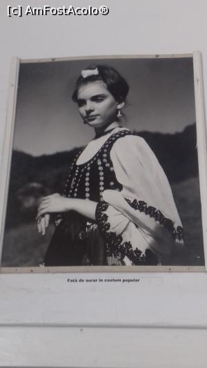 [P19] fata mândra de aurar în costum popular » foto by Yolanda
 - 
<span class="allrVoted glyphicon glyphicon-heart hidden" id="av1012052"></span>
<a class="m-l-10 hidden" id="sv1012052" onclick="voting_Foto_DelVot(,1012052,10822)" role="button">șterge vot <span class="glyphicon glyphicon-remove"></span></a>
<a id="v91012052" class=" c-red"  onclick="voting_Foto_SetVot(1012052)" role="button"><span class="glyphicon glyphicon-heart-empty"></span> <b>LIKE</b> = Votează poza</a> <img class="hidden"  id="f1012052W9" src="/imagini/loader.gif" border="0" /><span class="AjErrMes hidden" id="e1012052ErM"></span>