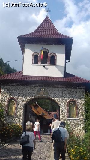 [P22] intrare manastire Sf Ilie- Albac » foto by Yolanda
 - 
<span class="allrVoted glyphicon glyphicon-heart hidden" id="av1012055"></span>
<a class="m-l-10 hidden" id="sv1012055" onclick="voting_Foto_DelVot(,1012055,10822)" role="button">șterge vot <span class="glyphicon glyphicon-remove"></span></a>
<a id="v91012055" class=" c-red"  onclick="voting_Foto_SetVot(1012055)" role="button"><span class="glyphicon glyphicon-heart-empty"></span> <b>LIKE</b> = Votează poza</a> <img class="hidden"  id="f1012055W9" src="/imagini/loader.gif" border="0" /><span class="AjErrMes hidden" id="e1012055ErM"></span>