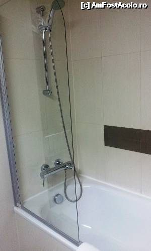 [P11] Hotel Cubix- baia camerei duble » foto by mirmicu
 - 
<span class="allrVoted glyphicon glyphicon-heart hidden" id="av479198"></span>
<a class="m-l-10 hidden" id="sv479198" onclick="voting_Foto_DelVot(,479198,10824)" role="button">șterge vot <span class="glyphicon glyphicon-remove"></span></a>
<a id="v9479198" class=" c-red"  onclick="voting_Foto_SetVot(479198)" role="button"><span class="glyphicon glyphicon-heart-empty"></span> <b>LIKE</b> = Votează poza</a> <img class="hidden"  id="f479198W9" src="/imagini/loader.gif" border="0" /><span class="AjErrMes hidden" id="e479198ErM"></span>