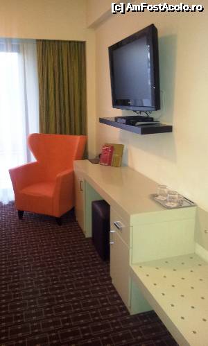 [P02] Hotel Cubix- birou, fotoliu, lcd, nu exista minibar » foto by mirmicu
 - 
<span class="allrVoted glyphicon glyphicon-heart hidden" id="av479179"></span>
<a class="m-l-10 hidden" id="sv479179" onclick="voting_Foto_DelVot(,479179,10824)" role="button">șterge vot <span class="glyphicon glyphicon-remove"></span></a>
<a id="v9479179" class=" c-red"  onclick="voting_Foto_SetVot(479179)" role="button"><span class="glyphicon glyphicon-heart-empty"></span> <b>LIKE</b> = Votează poza</a> <img class="hidden"  id="f479179W9" src="/imagini/loader.gif" border="0" /><span class="AjErrMes hidden" id="e479179ErM"></span>