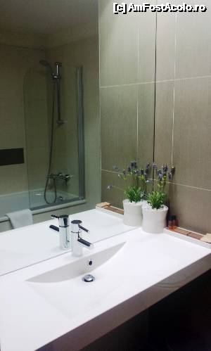 [P08] Hotel Cubix- baia camerei duble » foto by mirmicu
 - 
<span class="allrVoted glyphicon glyphicon-heart hidden" id="av479192"></span>
<a class="m-l-10 hidden" id="sv479192" onclick="voting_Foto_DelVot(,479192,10824)" role="button">șterge vot <span class="glyphicon glyphicon-remove"></span></a>
<a id="v9479192" class=" c-red"  onclick="voting_Foto_SetVot(479192)" role="button"><span class="glyphicon glyphicon-heart-empty"></span> <b>LIKE</b> = Votează poza</a> <img class="hidden"  id="f479192W9" src="/imagini/loader.gif" border="0" /><span class="AjErrMes hidden" id="e479192ErM"></span>