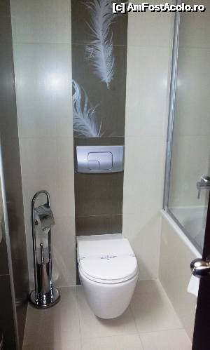 [P09] Hotel Cubix- baia camerei duble, foarte curata » foto by mirmicu
 - 
<span class="allrVoted glyphicon glyphicon-heart hidden" id="av479195"></span>
<a class="m-l-10 hidden" id="sv479195" onclick="voting_Foto_DelVot(,479195,10824)" role="button">șterge vot <span class="glyphicon glyphicon-remove"></span></a>
<a id="v9479195" class=" c-red"  onclick="voting_Foto_SetVot(479195)" role="button"><span class="glyphicon glyphicon-heart-empty"></span> <b>LIKE</b> = Votează poza</a> <img class="hidden"  id="f479195W9" src="/imagini/loader.gif" border="0" /><span class="AjErrMes hidden" id="e479195ErM"></span>