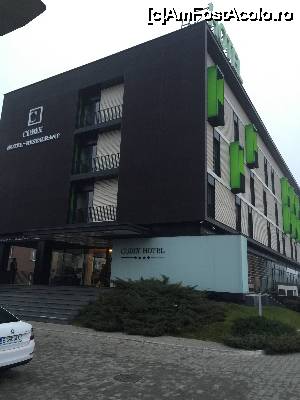 [P14] asa arata hotel cubix pe afara » foto by Dan&Ema
 - 
<span class="allrVoted glyphicon glyphicon-heart hidden" id="av700280"></span>
<a class="m-l-10 hidden" id="sv700280" onclick="voting_Foto_DelVot(,700280,10824)" role="button">șterge vot <span class="glyphicon glyphicon-remove"></span></a>
<a id="v9700280" class=" c-red"  onclick="voting_Foto_SetVot(700280)" role="button"><span class="glyphicon glyphicon-heart-empty"></span> <b>LIKE</b> = Votează poza</a> <img class="hidden"  id="f700280W9" src="/imagini/loader.gif" border="0" /><span class="AjErrMes hidden" id="e700280ErM"></span>