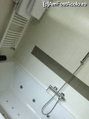 [P04] baia cu jacuzzi de la hotel cubix » foto by Dan&Ema
 - 
<span class="allrVoted glyphicon glyphicon-heart hidden" id="av700270"></span>
<a class="m-l-10 hidden" id="sv700270" onclick="voting_Foto_DelVot(,700270,10824)" role="button">șterge vot <span class="glyphicon glyphicon-remove"></span></a>
<a id="v9700270" class=" c-red"  onclick="voting_Foto_SetVot(700270)" role="button"><span class="glyphicon glyphicon-heart-empty"></span> <b>LIKE</b> = Votează poza</a> <img class="hidden"  id="f700270W9" src="/imagini/loader.gif" border="0" /><span class="AjErrMes hidden" id="e700270ErM"></span>