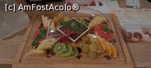 [P17] Platoul de fructe pentru doi, primit din partea casei de bun-venit » foto by irinad
 - 
<span class="allrVoted glyphicon glyphicon-heart hidden" id="av1339607"></span>
<a class="m-l-10 hidden" id="sv1339607" onclick="voting_Foto_DelVot(,1339607,10833)" role="button">șterge vot <span class="glyphicon glyphicon-remove"></span></a>
<a id="v91339607" class=" c-red"  onclick="voting_Foto_SetVot(1339607)" role="button"><span class="glyphicon glyphicon-heart-empty"></span> <b>LIKE</b> = Votează poza</a> <img class="hidden"  id="f1339607W9" src="/imagini/loader.gif" border="0" /><span class="AjErrMes hidden" id="e1339607ErM"></span>