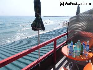 [P05] Balconul. Dedesubt este restaurantul. Pina in 2010, unde sint camerele era o a doua terasa a restaurantului, niciodata folosita, asa ca construirea camerelor da o utilitate crescuta acestui spatiu. In balcon este destul loc pentru 4 persoane sa stea la un sprit.  » foto by abancor
 - 
<span class="allrVoted glyphicon glyphicon-heart hidden" id="av338994"></span>
<a class="m-l-10 hidden" id="sv338994" onclick="voting_Foto_DelVot(,338994,10841)" role="button">șterge vot <span class="glyphicon glyphicon-remove"></span></a>
<a id="v9338994" class=" c-red"  onclick="voting_Foto_SetVot(338994)" role="button"><span class="glyphicon glyphicon-heart-empty"></span> <b>LIKE</b> = Votează poza</a> <img class="hidden"  id="f338994W9" src="/imagini/loader.gif" border="0" /><span class="AjErrMes hidden" id="e338994ErM"></span>