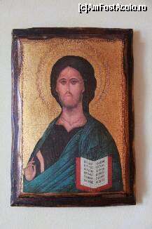 [P49] Icoana aceasta era pusă la noi în cameră. Am verificat în spatele ei și se pare că a fost pusă în camera noastră special pentru noi (venind din România) » foto by robertpopa22*
 - 
<span class="allrVoted glyphicon glyphicon-heart hidden" id="av291254"></span>
<a class="m-l-10 hidden" id="sv291254" onclick="voting_Foto_DelVot(,291254,10944)" role="button">șterge vot <span class="glyphicon glyphicon-remove"></span></a>
<a id="v9291254" class=" c-red"  onclick="voting_Foto_SetVot(291254)" role="button"><span class="glyphicon glyphicon-heart-empty"></span> <b>LIKE</b> = Votează poza</a> <img class="hidden"  id="f291254W9" src="/imagini/loader.gif" border="0" /><span class="AjErrMes hidden" id="e291254ErM"></span>