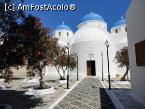 [P08] Perissa, biserica Timois Stavrou, Sfânta Cruce.  » foto by maryka
 - 
<span class="allrVoted glyphicon glyphicon-heart hidden" id="av870136"></span>
<a class="m-l-10 hidden" id="sv870136" onclick="voting_Foto_DelVot(,870136,10982)" role="button">șterge vot <span class="glyphicon glyphicon-remove"></span></a>
<a id="v9870136" class=" c-red"  onclick="voting_Foto_SetVot(870136)" role="button"><span class="glyphicon glyphicon-heart-empty"></span> <b>LIKE</b> = Votează poza</a> <img class="hidden"  id="f870136W9" src="/imagini/loader.gif" border="0" /><span class="AjErrMes hidden" id="e870136ErM"></span>