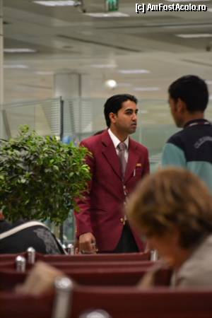 [P09] Oameni - aeroportul Doha.  » foto by TraianS
 - 
<span class="allrVoted glyphicon glyphicon-heart hidden" id="av404161"></span>
<a class="m-l-10 hidden" id="sv404161" onclick="voting_Foto_DelVot(,404161,11020)" role="button">șterge vot <span class="glyphicon glyphicon-remove"></span></a>
<a id="v9404161" class=" c-red"  onclick="voting_Foto_SetVot(404161)" role="button"><span class="glyphicon glyphicon-heart-empty"></span> <b>LIKE</b> = Votează poza</a> <img class="hidden"  id="f404161W9" src="/imagini/loader.gif" border="0" /><span class="AjErrMes hidden" id="e404161ErM"></span>