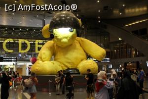 [P01] Doha, Aeroportul Internațional Hamad, Lampa Ursul domină piața centrală » foto by mprofeanu
 - 
<span class="allrVoted glyphicon glyphicon-heart hidden" id="av800110"></span>
<a class="m-l-10 hidden" id="sv800110" onclick="voting_Foto_DelVot(,800110,11020)" role="button">șterge vot <span class="glyphicon glyphicon-remove"></span></a>
<a id="v9800110" class=" c-red"  onclick="voting_Foto_SetVot(800110)" role="button"><span class="glyphicon glyphicon-heart-empty"></span> <b>LIKE</b> = Votează poza</a> <img class="hidden"  id="f800110W9" src="/imagini/loader.gif" border="0" /><span class="AjErrMes hidden" id="e800110ErM"></span>
