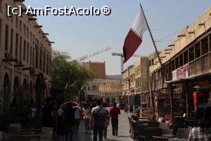 [P62] Doha, Souq Waqif, drapelul qatarez flutură cu mândrie și grupul nostru » foto by mprofeanu
 - 
<span class="allrVoted glyphicon glyphicon-heart hidden" id="av800171"></span>
<a class="m-l-10 hidden" id="sv800171" onclick="voting_Foto_DelVot(,800171,11020)" role="button">șterge vot <span class="glyphicon glyphicon-remove"></span></a>
<a id="v9800171" class=" c-red"  onclick="voting_Foto_SetVot(800171)" role="button"><span class="glyphicon glyphicon-heart-empty"></span> <b>LIKE</b> = Votează poza</a> <img class="hidden"  id="f800171W9" src="/imagini/loader.gif" border="0" /><span class="AjErrMes hidden" id="e800171ErM"></span>