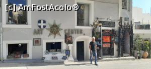 [P41] Artistul Minas din Karpathos în faţa galeriei sale din Pigadia » foto by irinad
 - 
<span class="allrVoted glyphicon glyphicon-heart hidden" id="av1238874"></span>
<a class="m-l-10 hidden" id="sv1238874" onclick="voting_Foto_DelVot(,1238874,11021)" role="button">șterge vot <span class="glyphicon glyphicon-remove"></span></a>
<a id="v91238874" class=" c-red"  onclick="voting_Foto_SetVot(1238874)" role="button"><span class="glyphicon glyphicon-heart-empty"></span> <b>LIKE</b> = Votează poza</a> <img class="hidden"  id="f1238874W9" src="/imagini/loader.gif" border="0" /><span class="AjErrMes hidden" id="e1238874ErM"></span>