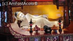 [P18] Langa statuia Buddha culcat, se afla o alta replica a acesteia, noua statuie a lui Buddha culcat din jad, de aproximativ 4 m lungime, sculptata recent de adepti din Singapore. » foto by geani anto
 - 
<span class="allrVoted glyphicon glyphicon-heart hidden" id="av1507570"></span>
<a class="m-l-10 hidden" id="sv1507570" onclick="voting_Foto_DelVot(,1507570,11037)" role="button">șterge vot <span class="glyphicon glyphicon-remove"></span></a>
<a id="v91507570" class=" c-red"  onclick="voting_Foto_SetVot(1507570)" role="button"><span class="glyphicon glyphicon-heart-empty"></span> <b>LIKE</b> = Votează poza</a> <img class="hidden"  id="f1507570W9" src="/imagini/loader.gif" border="0" /><span class="AjErrMes hidden" id="e1507570ErM"></span>