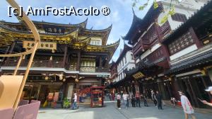 [P16] Bazarul Yuyuan (Bazarul Gradinii Yu) este o piata foarte animata, in care exista multe cladiri traditionale chinezesti, folosite in prezent ca magazine comerciale in care se vand produse locale, gustari, bijuterii, suveniruri, antichitati.  » foto by geani anto
 - 
<span class="allrVoted glyphicon glyphicon-heart hidden" id="av1508421"></span>
<a class="m-l-10 hidden" id="sv1508421" onclick="voting_Foto_DelVot(,1508421,11037)" role="button">șterge vot <span class="glyphicon glyphicon-remove"></span></a>
<a id="v91508421" class=" c-red"  onclick="voting_Foto_SetVot(1508421)" role="button"><span class="glyphicon glyphicon-heart-empty"></span> <b>LIKE</b> = Votează poza</a> <img class="hidden"  id="f1508421W9" src="/imagini/loader.gif" border="0" /><span class="AjErrMes hidden" id="e1508421ErM"></span>