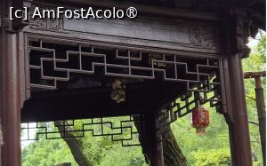 [P25] Cele 5 colturi ale pavilionului corespund metalului, lemnului, apei, focului si pamantului. 5 lei, cu o expresie naiva sunt atarnati cu susul in jos de tavanul pavilionului, semnificand bucuria si recolta de aur, pavilionul numindu-se si „Pavilionul leilor cu susul in jos”.  » foto by geani anto
 - 
<span class="allrVoted glyphicon glyphicon-heart hidden" id="av1508741"></span>
<a class="m-l-10 hidden" id="sv1508741" onclick="voting_Foto_DelVot(,1508741,11037)" role="button">șterge vot <span class="glyphicon glyphicon-remove"></span></a>
<a id="v91508741" class=" c-red"  onclick="voting_Foto_SetVot(1508741)" role="button"><span class="glyphicon glyphicon-heart-empty"></span> <b>LIKE</b> = Votează poza</a> <img class="hidden"  id="f1508741W9" src="/imagini/loader.gif" border="0" /><span class="AjErrMes hidden" id="e1508741ErM"></span>