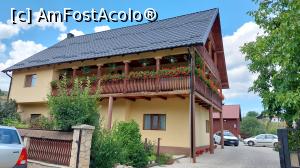[P01] Casa Diana - intrarea în curtea pensiunii » foto by Carmen Ion
 - 
<span class="allrVoted glyphicon glyphicon-heart hidden" id="av1383059"></span>
<a class="m-l-10 hidden" id="sv1383059" onclick="voting_Foto_DelVot(,1383059,11039)" role="button">șterge vot <span class="glyphicon glyphicon-remove"></span></a>
<a id="v91383059" class=" c-red"  onclick="voting_Foto_SetVot(1383059)" role="button"><span class="glyphicon glyphicon-heart-empty"></span> <b>LIKE</b> = Votează poza</a> <img class="hidden"  id="f1383059W9" src="/imagini/loader.gif" border="0" /><span class="AjErrMes hidden" id="e1383059ErM"></span>